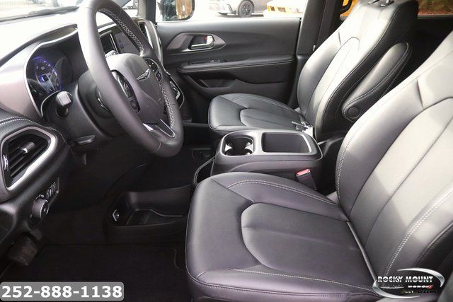 2026 Chrysler Pacifica Select - Photo 12