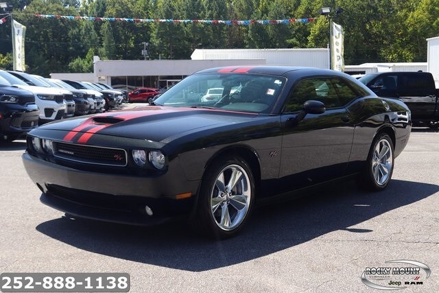 2013 Dodge Challenger R/T photo 3