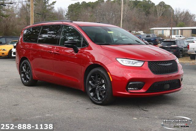 2026 Chrysler Pacifica SELECT Passenger Van