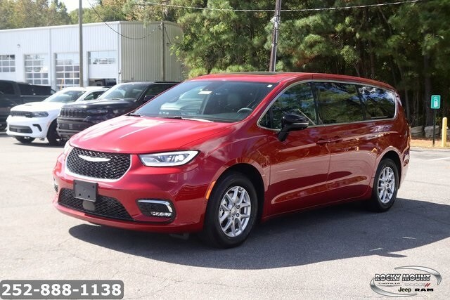 2025 Chrysler Pacifica photo 3