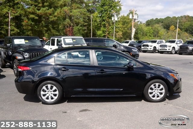 2023 Toyota Corolla LE photo 3