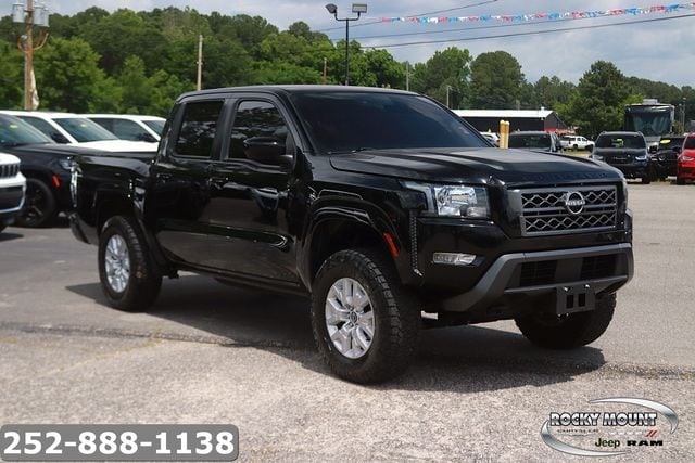 2022 Nissan Frontier SV Crew Cab 4X4 SWB's photo