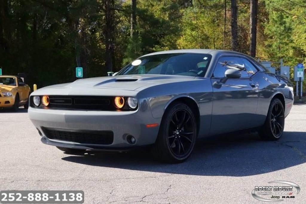Used 2018 Dodge Challenger SXT Coupe