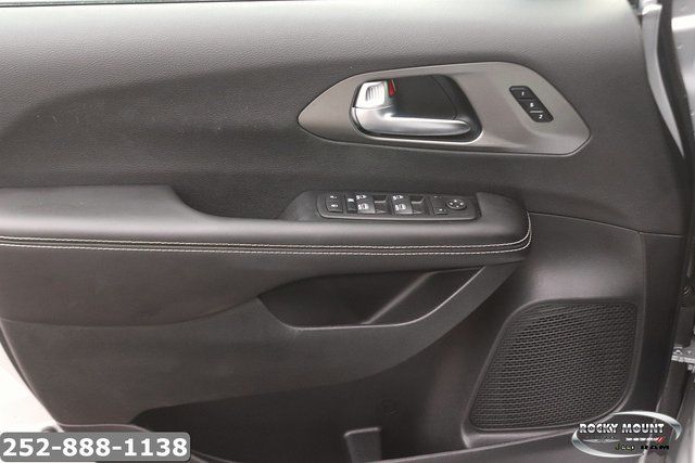 2026 Chrysler Pacifica Select - Photo 9