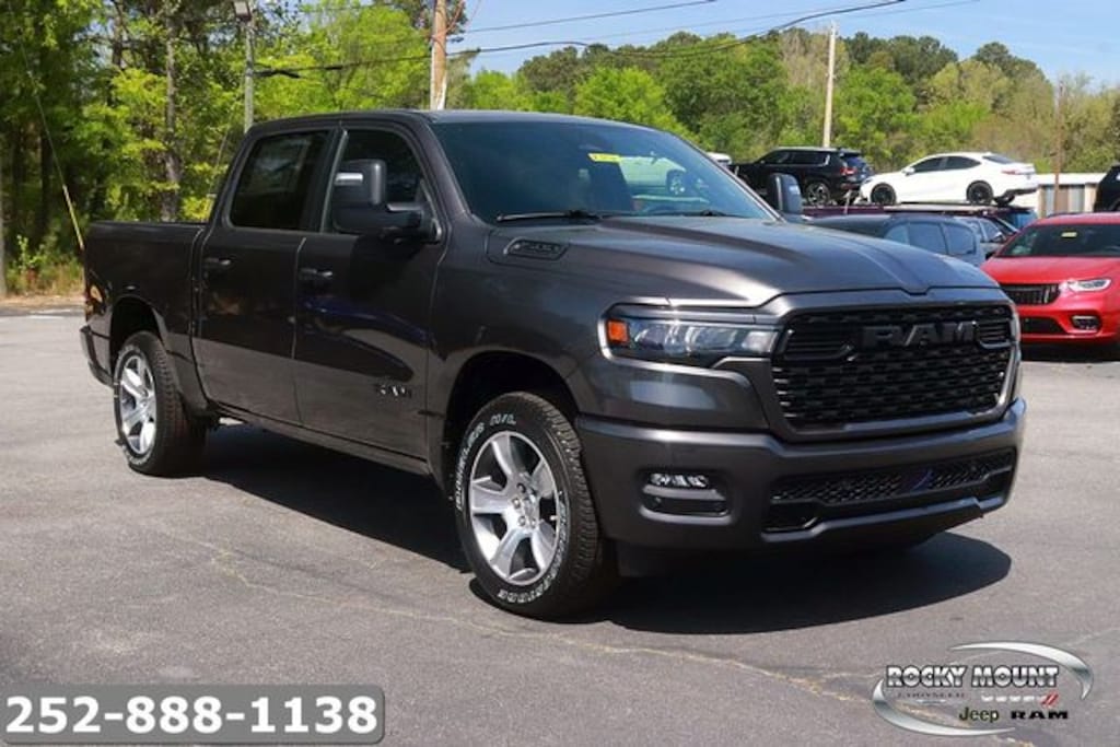 New 2026 Ram 1500 EXPRESS CREW CAB 4X2 5'7 BOX Pickup