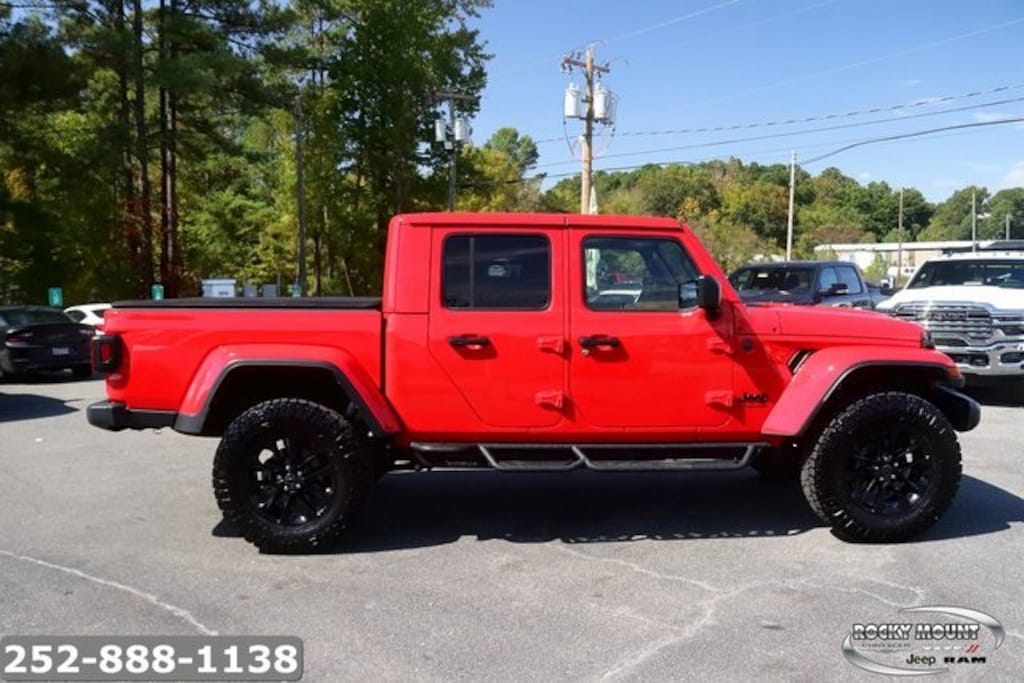 Used 2025 Jeep Gladiator Nighthawk Truck