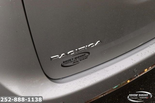2026 Chrysler Pacifica Select - Photo 8