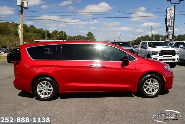 2025 Chrysler Pacifica photo 4
