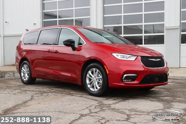 2026 Chrysler Pacifica Select's photo