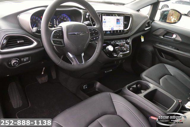 2026 Chrysler Pacifica Select - Photo 11