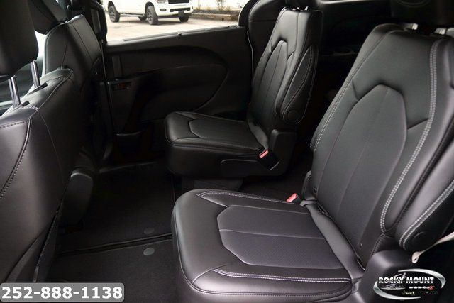 2026 Chrysler Pacifica Select - Photo 13