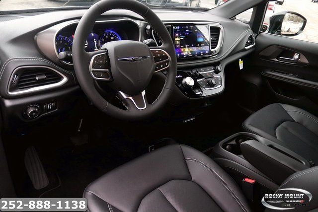 2026 Chrysler Pacifica Select - Photo 11