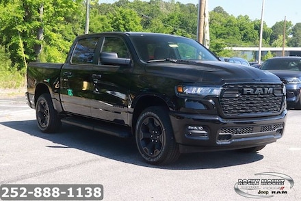 2026 Ram 1500 EXPRESS CREW CAB 4X4 5'7 BOX Pickup