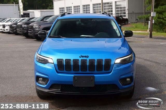 2023 Jeep Cherokee Altitude Lux photo 2