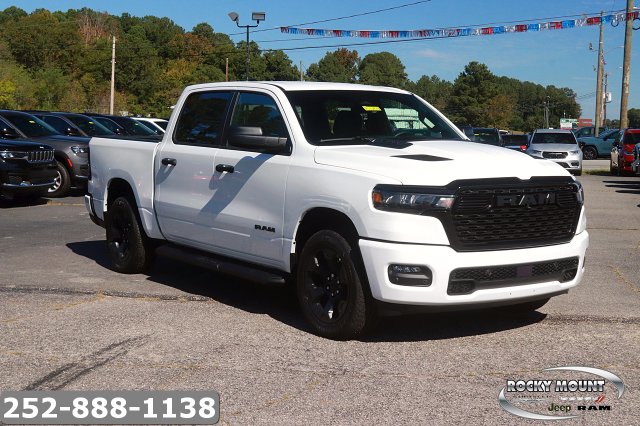 2027 Ram 1500 EXPRESS CREW CAB 4X4 5'7 BOX Pickup