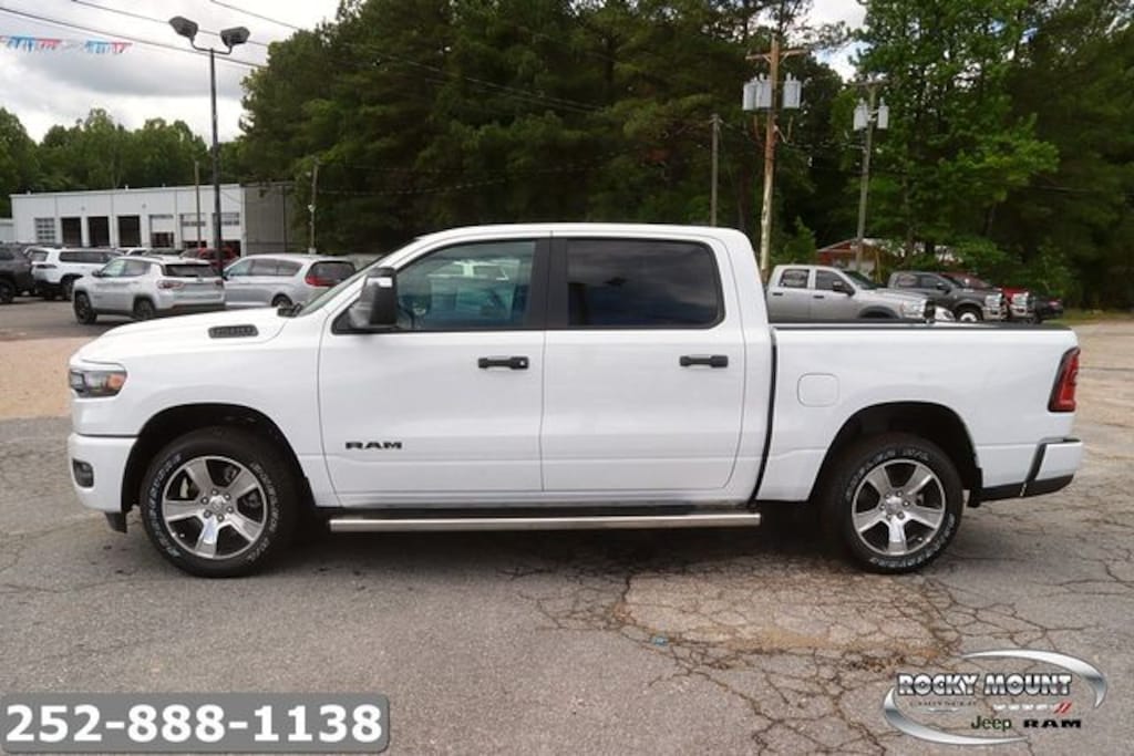 New 2026 Ram 1500 EXPRESS CREW CAB 4X2 5'7 BOX Pickup
