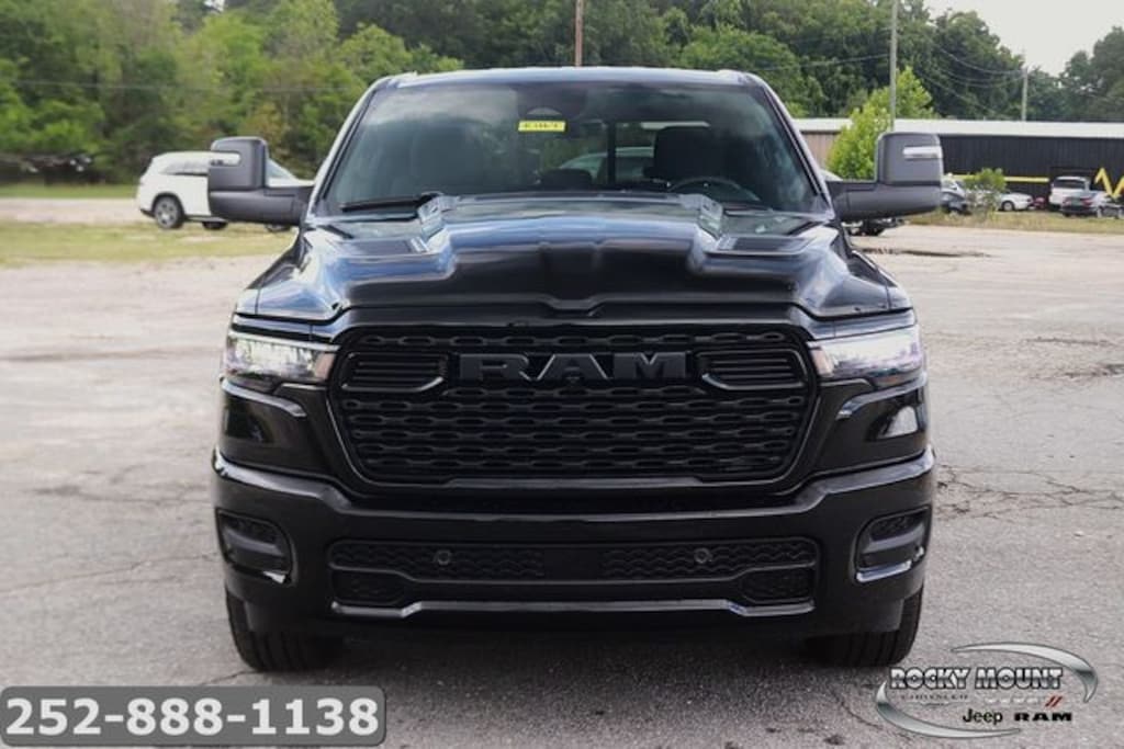 New 2026 Ram 1500 EXPRESS CREW CAB 4X4 5'7 BOX Pickup