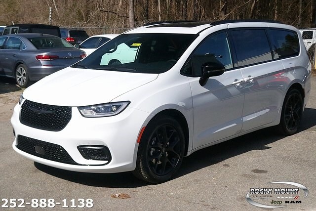 2024 Chrysler Pacifica Limited photo 3