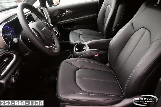 2026 Chrysler Pacifica Select - Photo 12