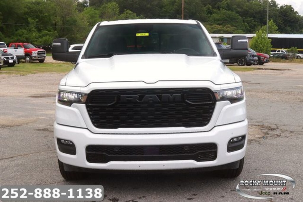 New 2026 Ram 1500 EXPRESS CREW CAB 4X2 5'7 BOX Pickup