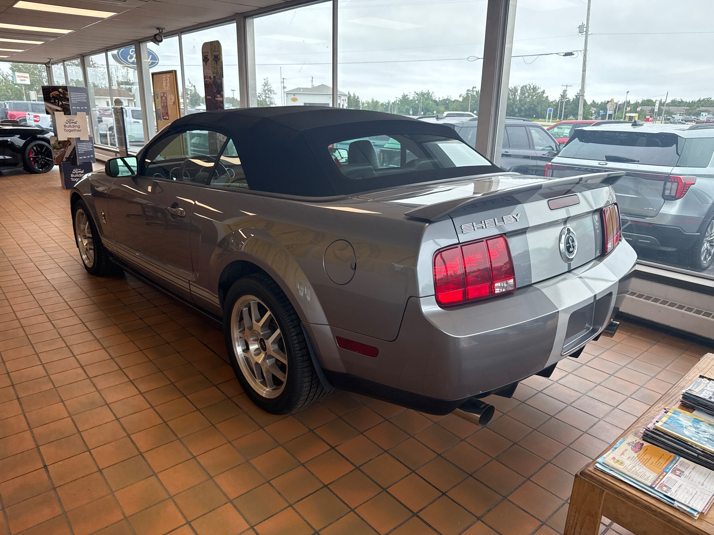 2007 Ford Mustang Shelby GT500 photo 2