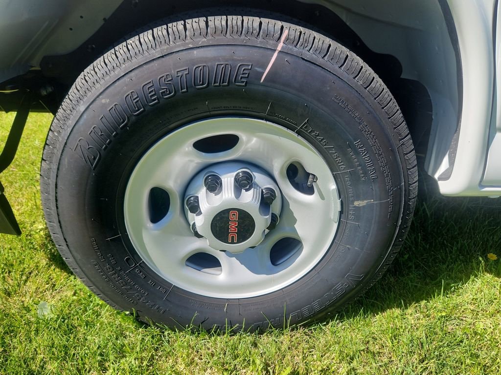 2025 GMC Savana Cargo Work Van - Photo 7