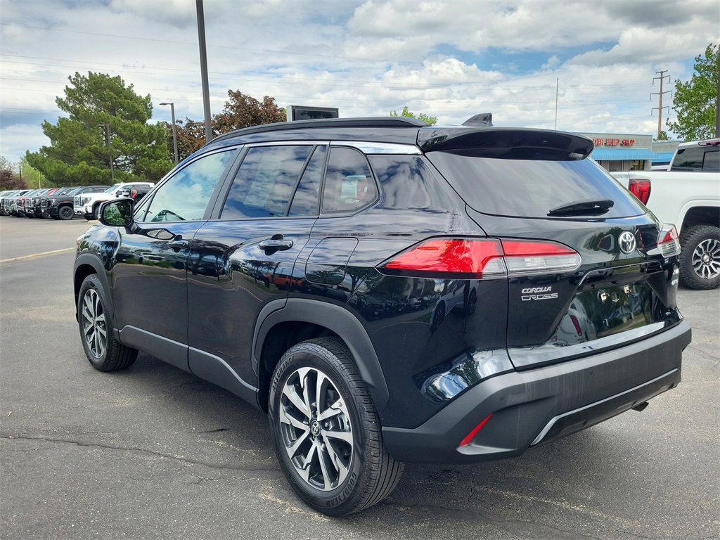 2023 Toyota Corolla Cross XLE photo 4