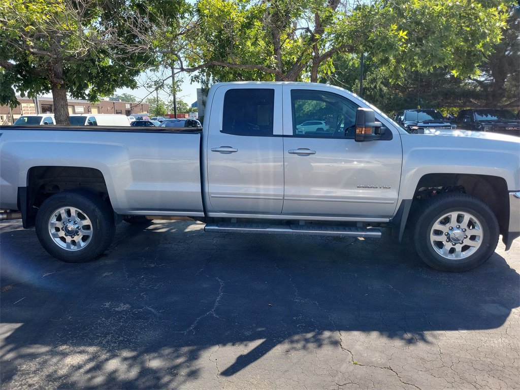 2015 Chevrolet Silverado 2500HD LT photo 4