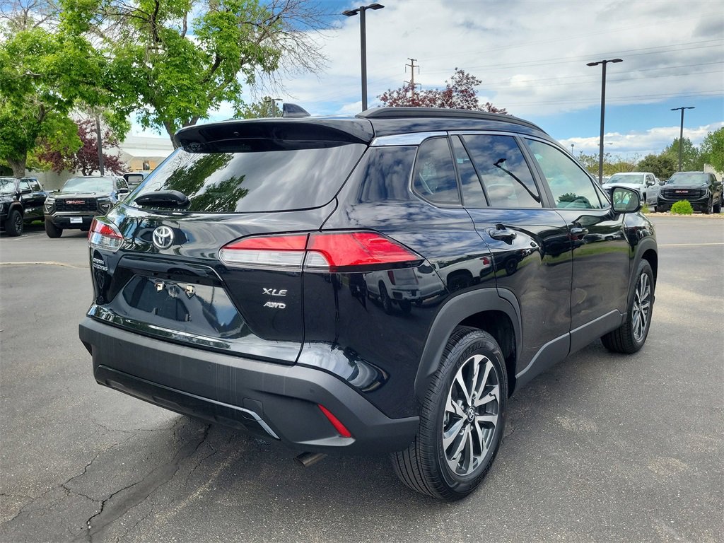 2023 Toyota Corolla Cross XLE photo 3