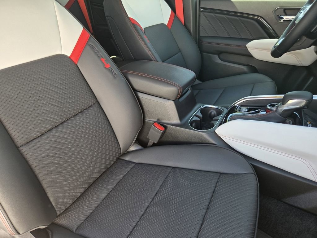 2026 GMC Canyon AT4X - Photo 8