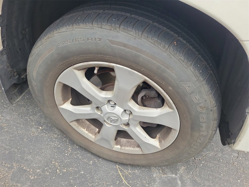 2010 Toyota RAV4 Limited photo 4