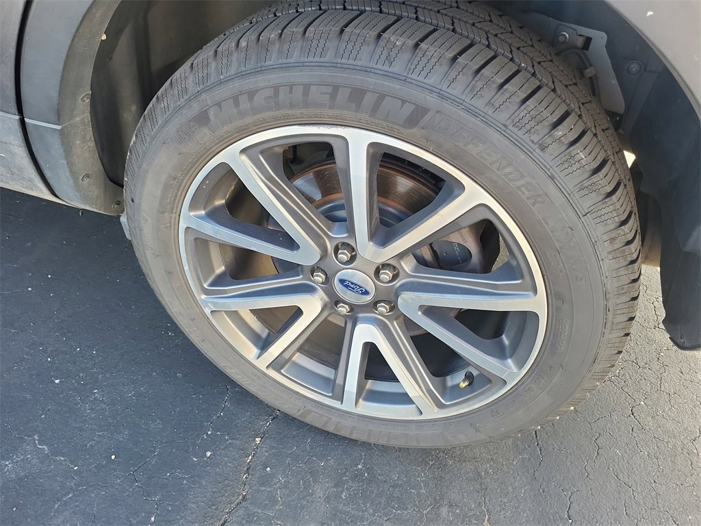 2015 Ford Explorer XLT photo 3