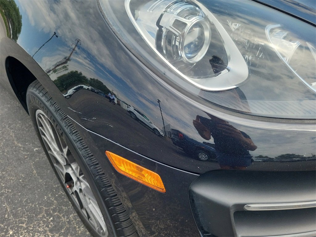 2016 Porsche Macan Turbo photo 4