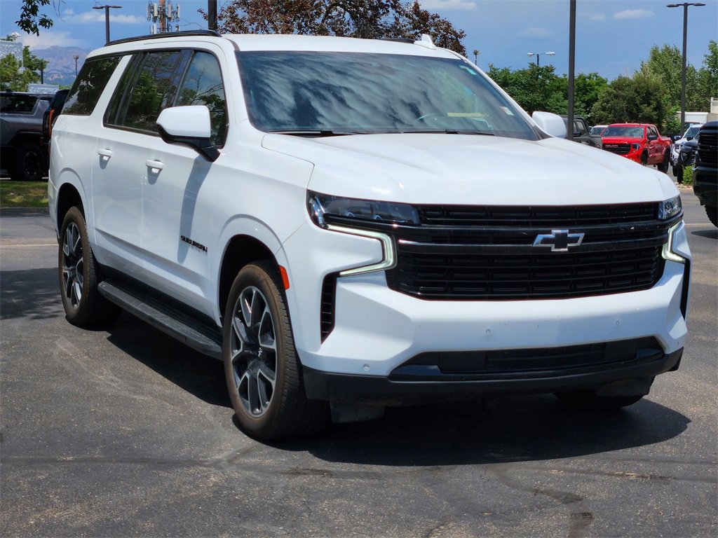 2023 Chevrolet Suburban RST photo 2