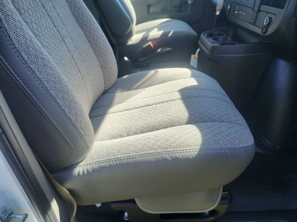 2025 GMC Savana Cargo Work Van - Photo 10