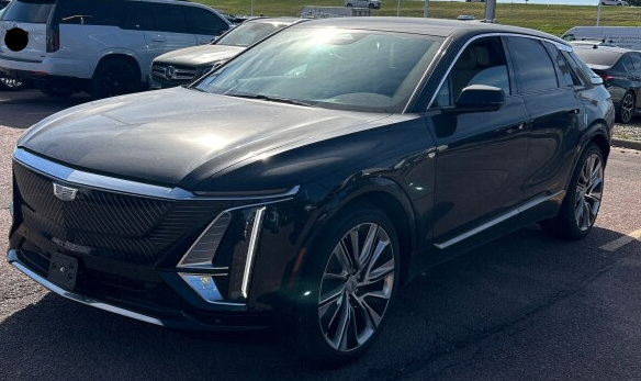 2024 Cadillac LYRIQ Luxury 3