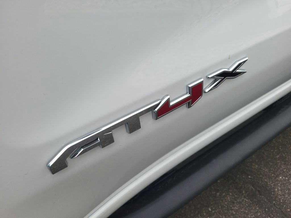 2026 GMC Sierra 1500 AT4X - Photo 8