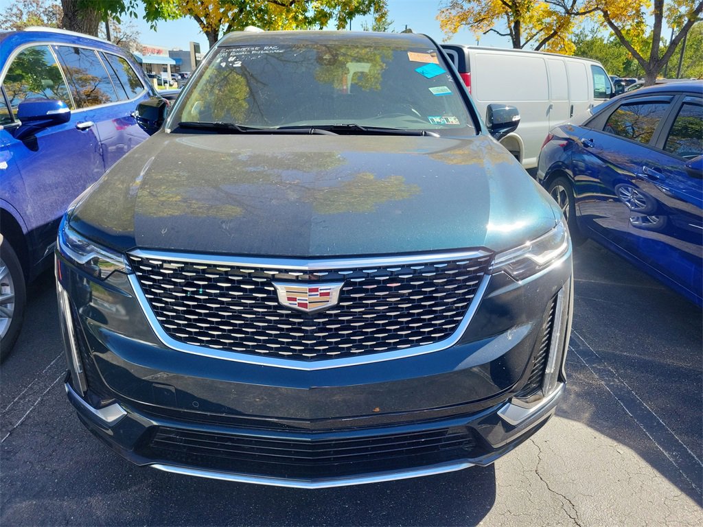 2025 Cadillac XT6 Premium Luxury photo 3