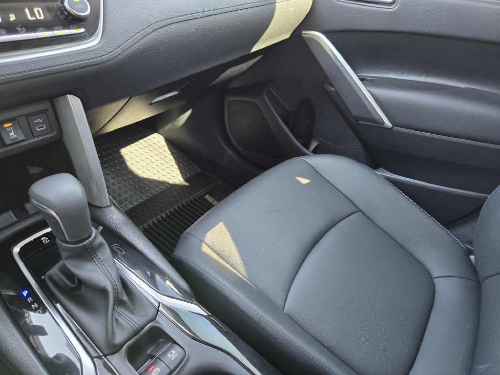 2024 Toyota Corolla Cross XLE - Photo 14