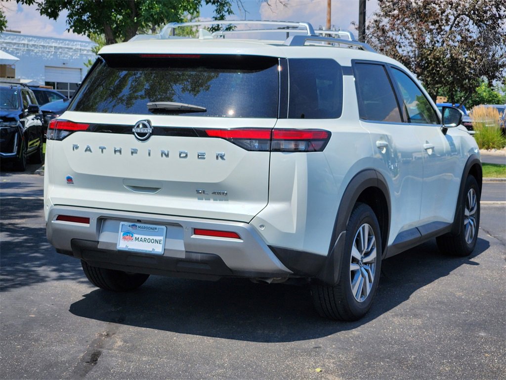 2024 Nissan Pathfinder SL photo 3