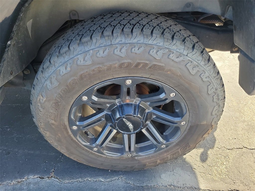2013 Jeep Wrangler Unlimited Sahara photo 2