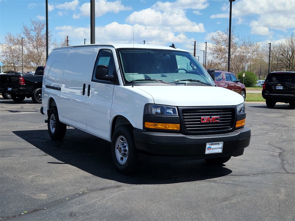 2025 Gmc Savana Cargo 2500 photo 2