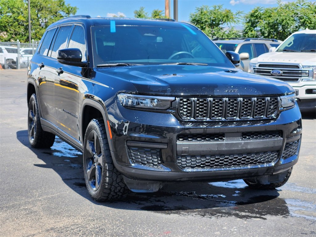 2023 Jeep Grand Cherokee Laredo photo 2