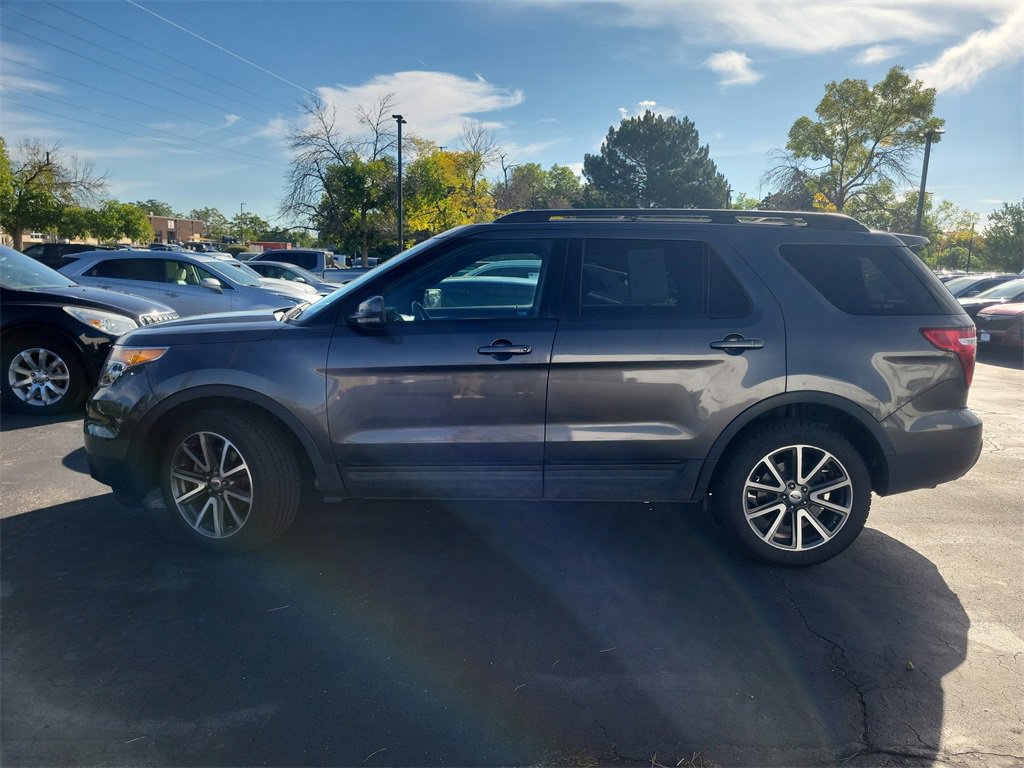 2015 Ford Explorer XLT photo 2
