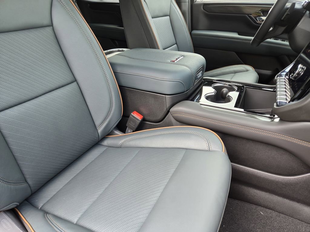 2026 GMC Yukon AT4 - Photo 9