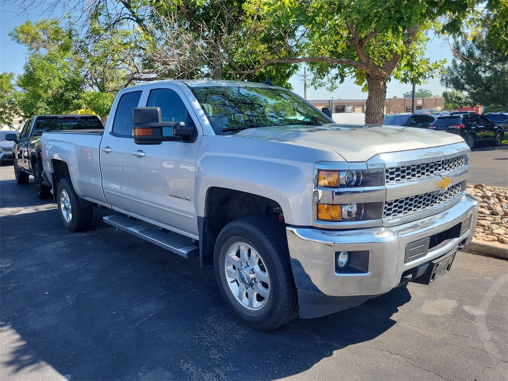 2015 Chevrolet Silverado 2500HD LT photo 3