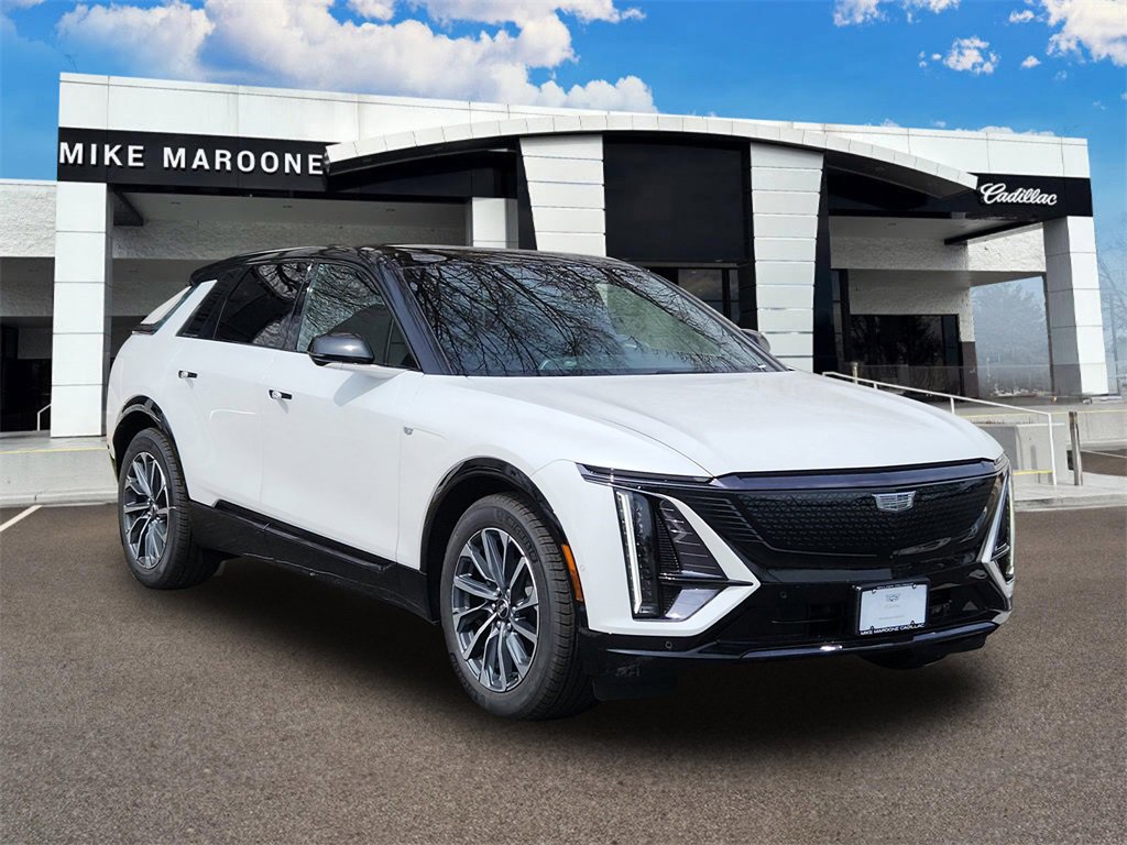 2025 Cadillac Lyriq Sport photo 2