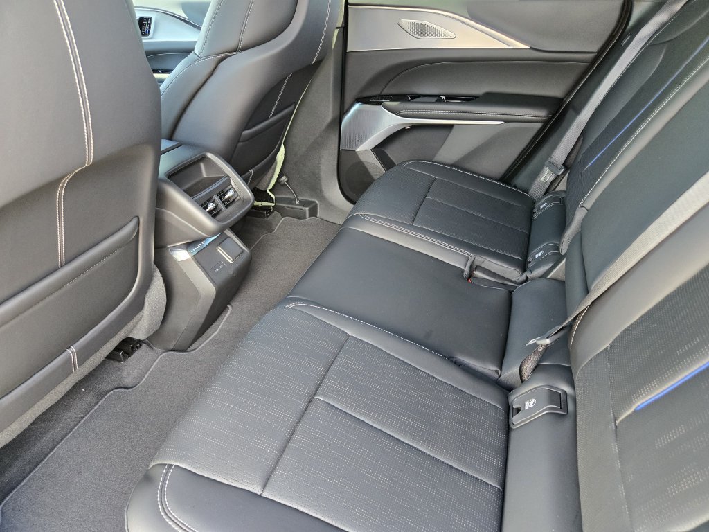 2027 Cadillac LYRIQ Premium Luxury - Photo 19
