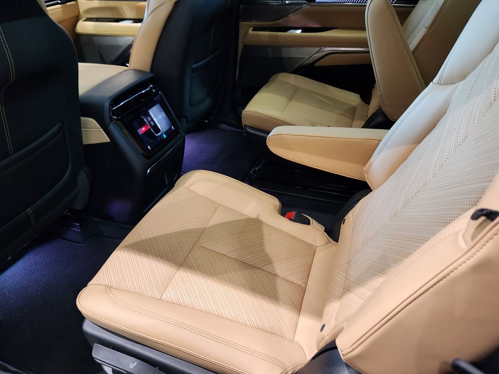 2025 Cadillac Escalade IQ Sport 2 - Photo 9