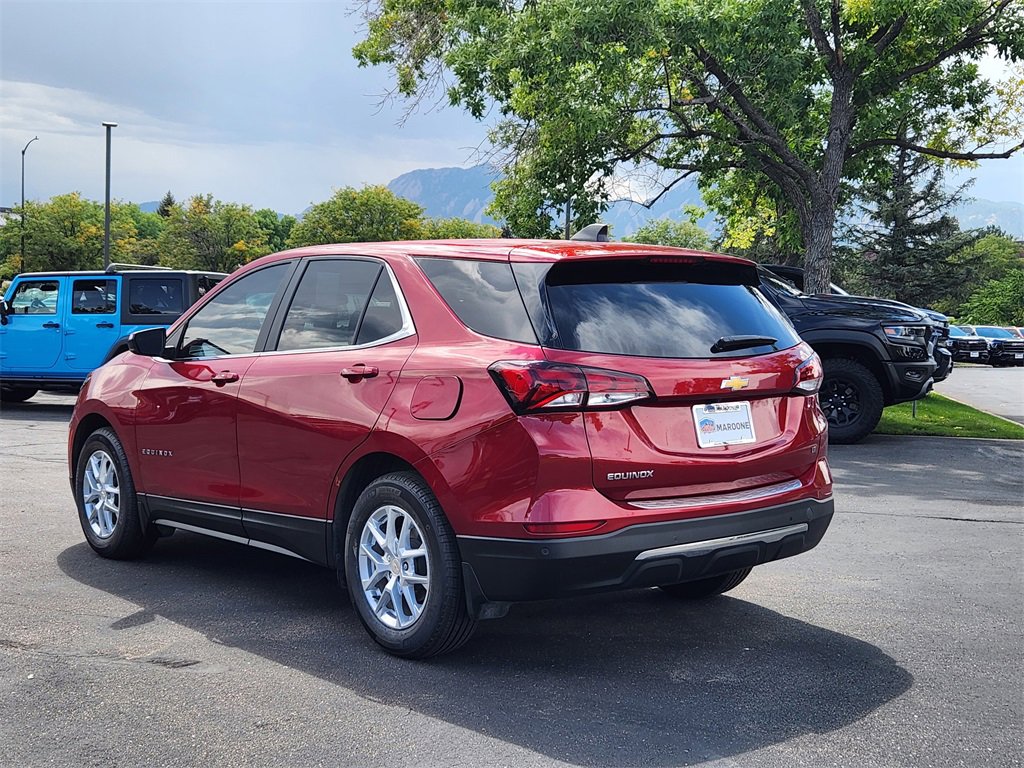 2022 Chevrolet Equinox LT photo 2